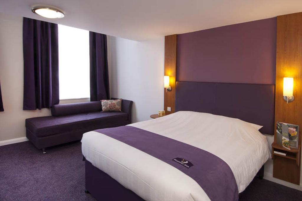 Premier Inn Falkirk East Room photo