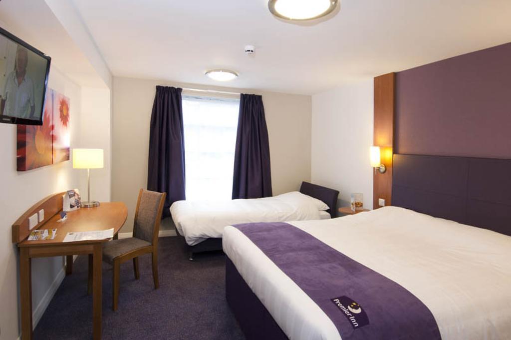 Premier Inn Falkirk East Room photo