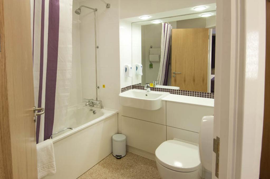 Premier Inn Falkirk East Room photo